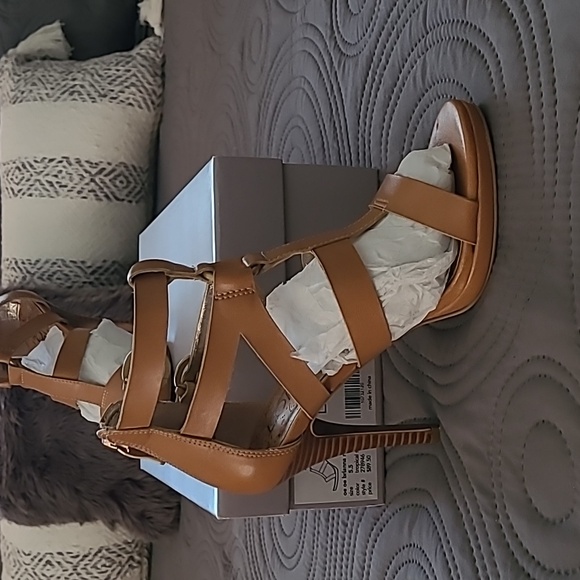 Sandles - Picture 2 of 5